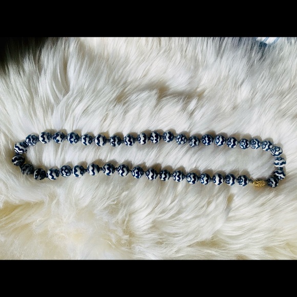 Vintage blue and white porcelain necklace tied knots great condition and clasp - Picture 7 of 8